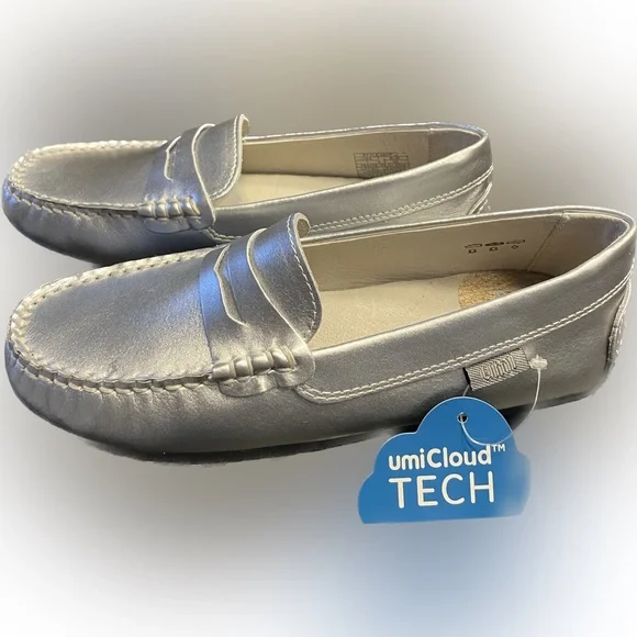 Girls Umi Leather Silver Loafers Size 1 New in Box - Picture 2 of 8